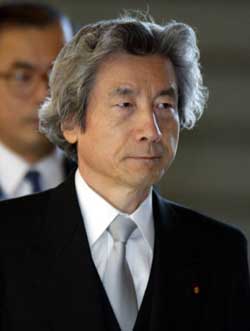 Koizumi to pick up abductee kin in Pyongyang