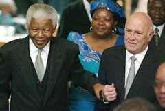 Mandela, in farewell speech, slams Iraq war