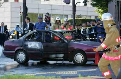 Car crashes into Japan parliament gate