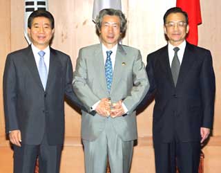 Koizumi: Japan ready to stop China aid