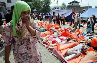 Bodies piled on coasts after tsunami kills 22,700