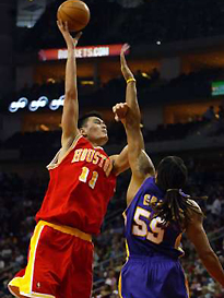 Rockets nip Lakers on Yao's free throws