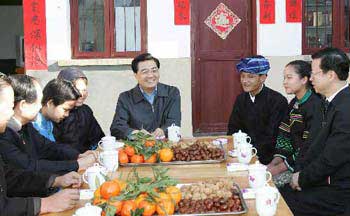 President Hu visits people in Guizhou