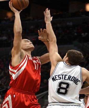 Spurs hold down Rockets 83-70