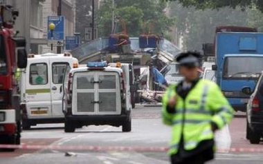 Four London blasts kill 40, injure 300