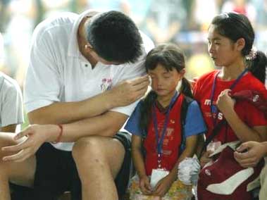 NBA star Yao Ming promotes AIDS awareness in China