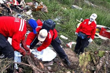 Rescuers search bodies of Venezuela air crash