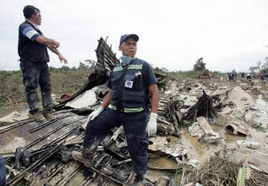 Rescuers search bodies of Venezuela air crash