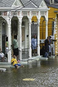 Hundreds feared dead in Katrina's wake