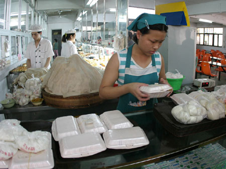 Disposable tableware poses health risk