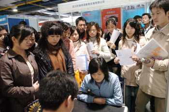Job fair held in Hubei