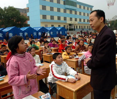 Class resumes in quake-hit Jiujiang