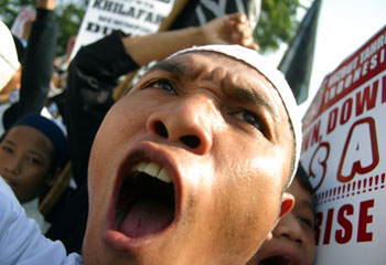 Indunesian muslims protest against US