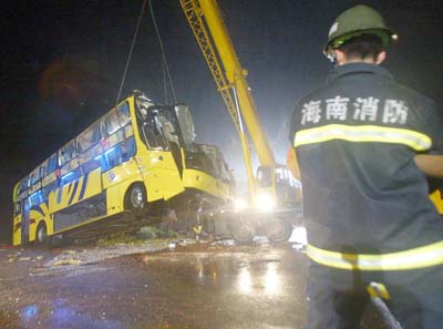 Traffic accident kills 4, injuries 59 in Haikou