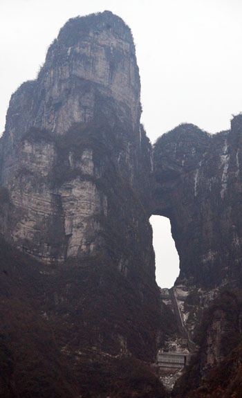 Russian stunt pilots to fly through cave in China