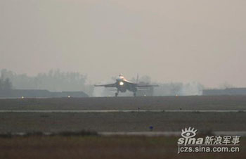 Russian Stunt Flying Team lands in Central China