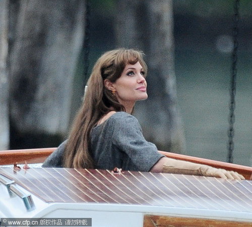 Angelina Jolie films  boat trip scenes for The Tourist