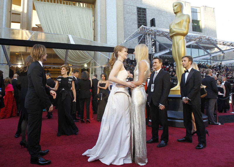 Nicole Kidman and her husband Keith Urban kisses at 83rd Academy Awards