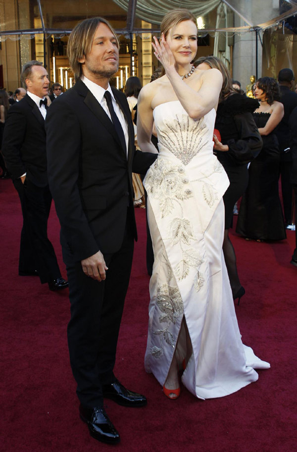 Nicole Kidman and her husband Keith Urban kisses at 83rd Academy Awards