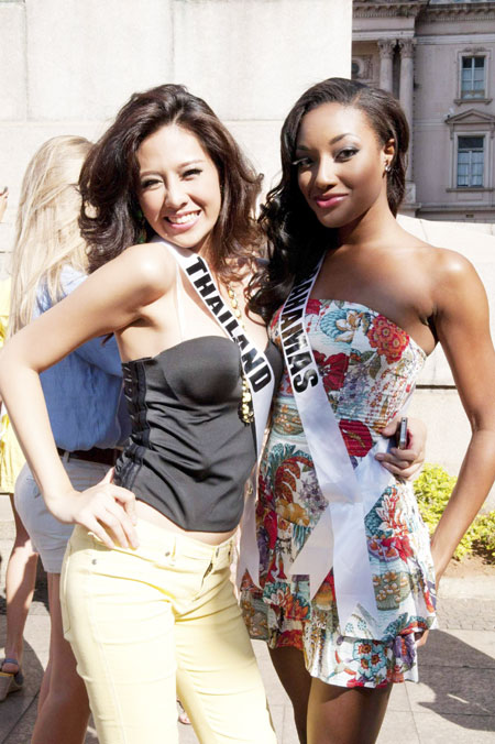 Miss Universe 2011 contestants play football in Sao Paulo