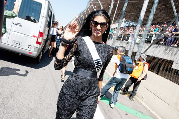 Miss Universe 2011 contestants play football in Sao Paulo