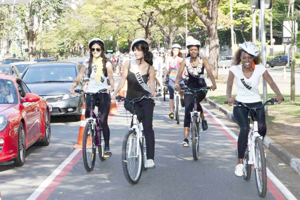 Miss Universe 2011 contestants play football in Sao Paulo