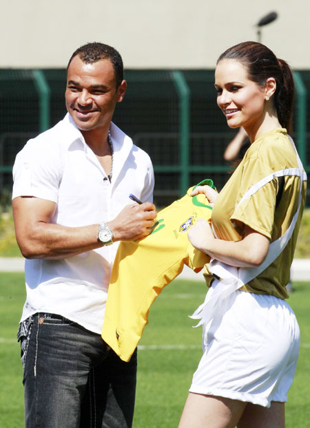 Miss Universe 2011 contestants play football in Sao Paulo