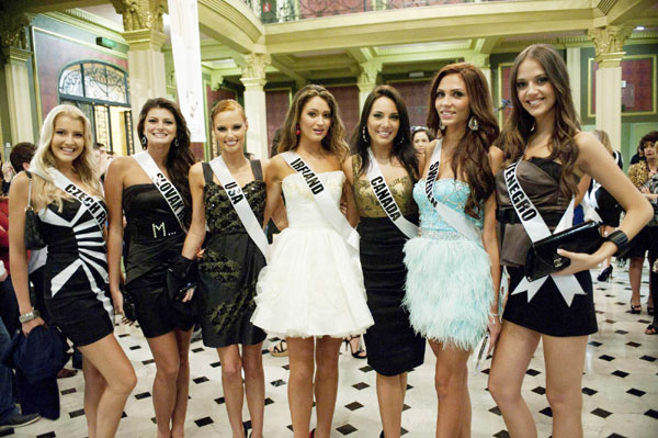 Miss Universe 2011 contestants play football in Sao Paulo