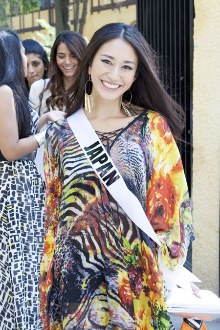 Miss Universe 2011 contestants play football in Sao Paulo