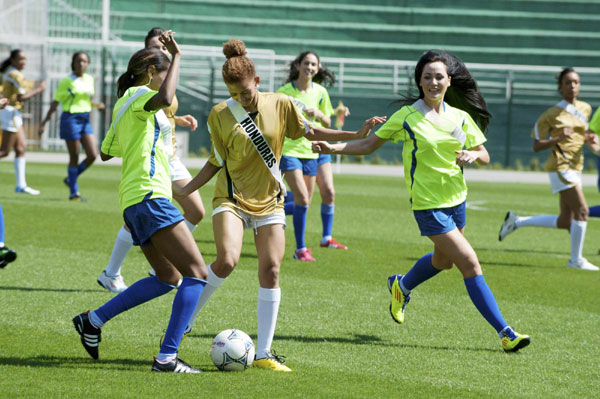 Miss Universe 2011 contestants play football in Sao Paulo