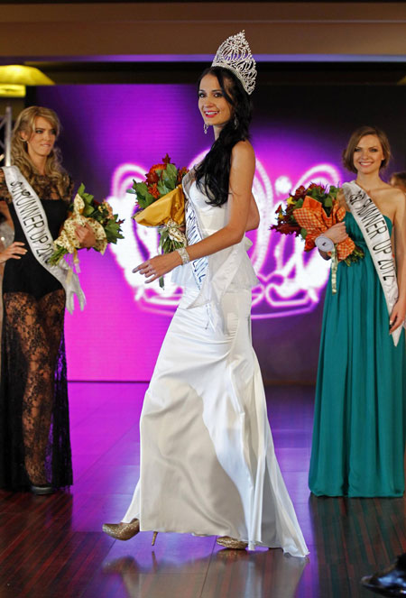 Delia Monica Duca crowns Miss Universe Romania contest