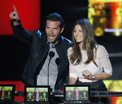 Bradley Cooper and Jessica Biel at the 2010 MTV Movie Awards