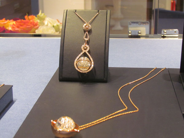 Jewelry show at Beijing Sparkle Roll Luxury Brands Culture Expo 2012 Fall