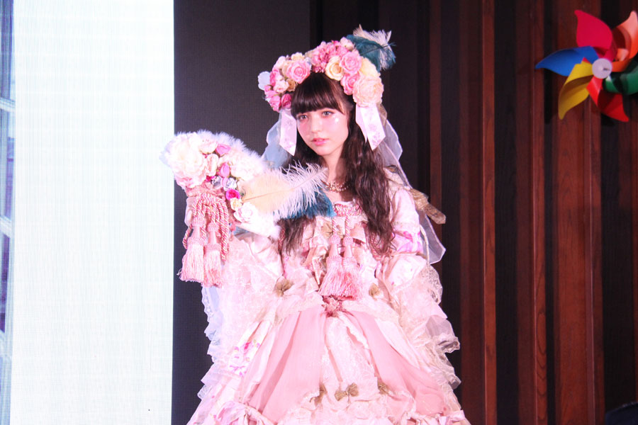 Take a look at anime culture through Lolita fashion show