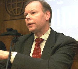 Hans Timmer, a senior economist at the World Bank,delivers its 2005 report.