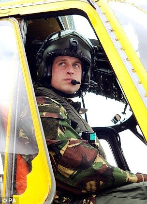 英国威廉王子显身手 驾直升机参与失事货轮救援
