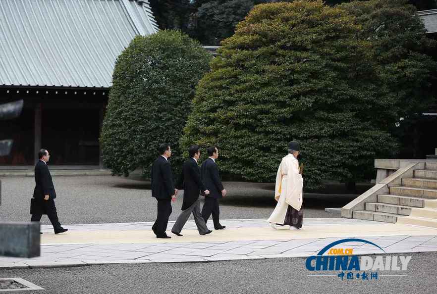 安倍晋三参拜靖国神社