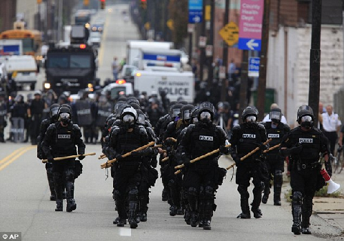 G20峰会召开匹兹堡千人示威 警察首次使用“声弹”
