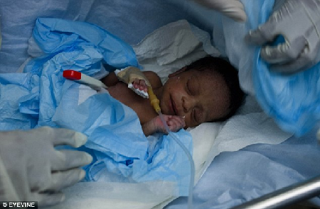 海地灾区上演生命奇迹 约3周大女婴成功获救