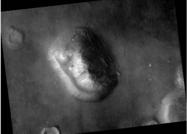 NASA最新照片纠正历史谬误 著名“火星脸”只是岩石山