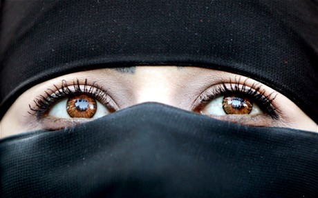 荷兰颁布穆斯林罩袍禁令 禁止公共场合穿戴“布卡”