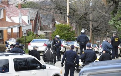 美国失业男子开枪打死3名警察
