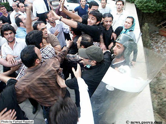 伊朗改革派挑战最高领袖 穆萨维称若被捕将发动全国罢工