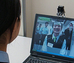 “上班时请微笑” 日本公司每日扫描员工笑脸