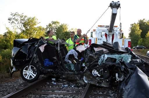 密歇根州一火车与汽车相撞 汽车上5人全部身亡