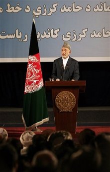 阿富汗总统大选在即 民调显示现任总统卡尔扎伊领先