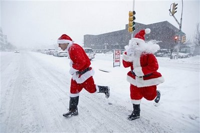 暴风雪持续袭击美国东部 多地进入紧急状态