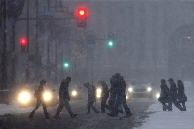 暴风雪持续袭击美国东部 多地进入紧急状态