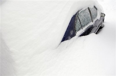 暴风雪持续袭击美国东部 多地进入紧急状态