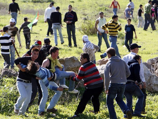 巴勒斯坦示威者与以军冲突数十人受伤